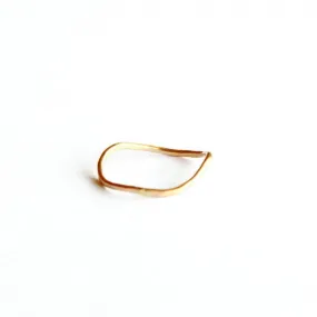 Extra Delicate Single Wave stacking ring